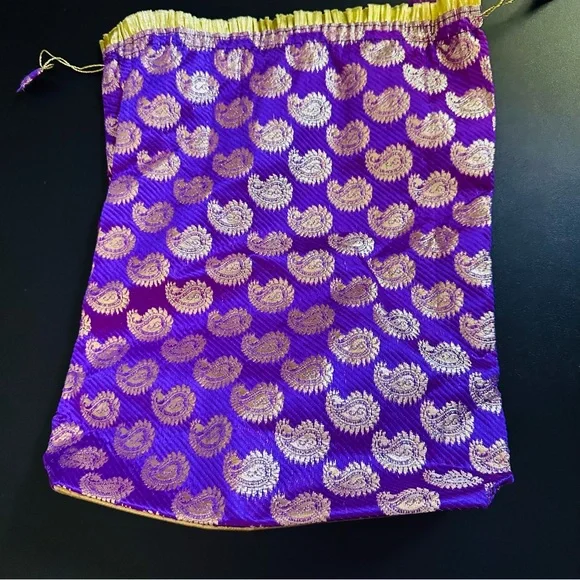 ⭐️ Purple and Gold Drawstring Bag - Picture 3 of 9